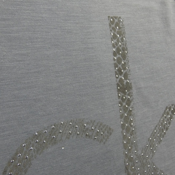 🆕🚺CALVIN KLEIN Distressed Tee - Picture 4 of 5